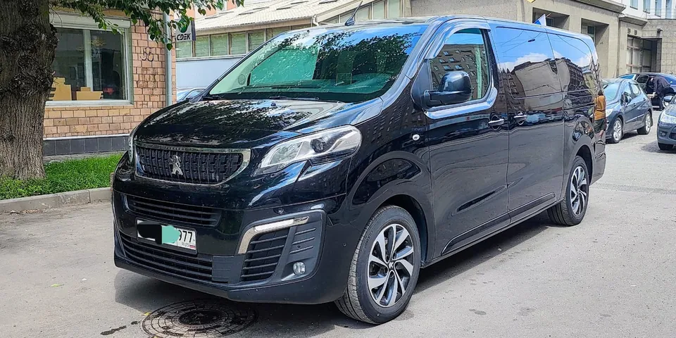 Peugeot Traveller Business VIP